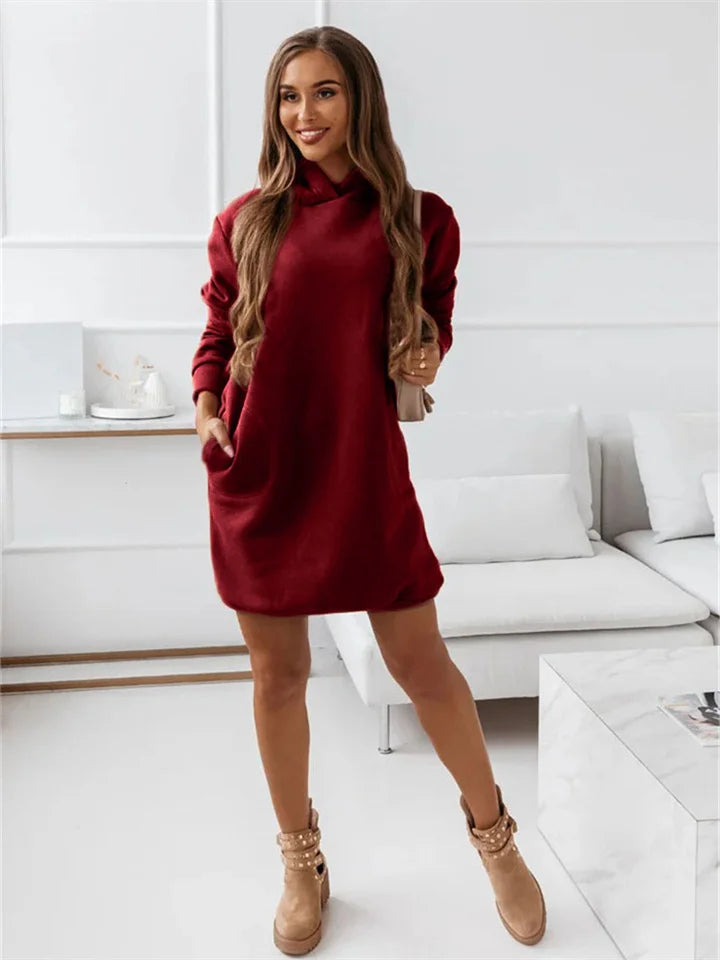 Dolly - Cozy hooded dress with pockets for a casual look.