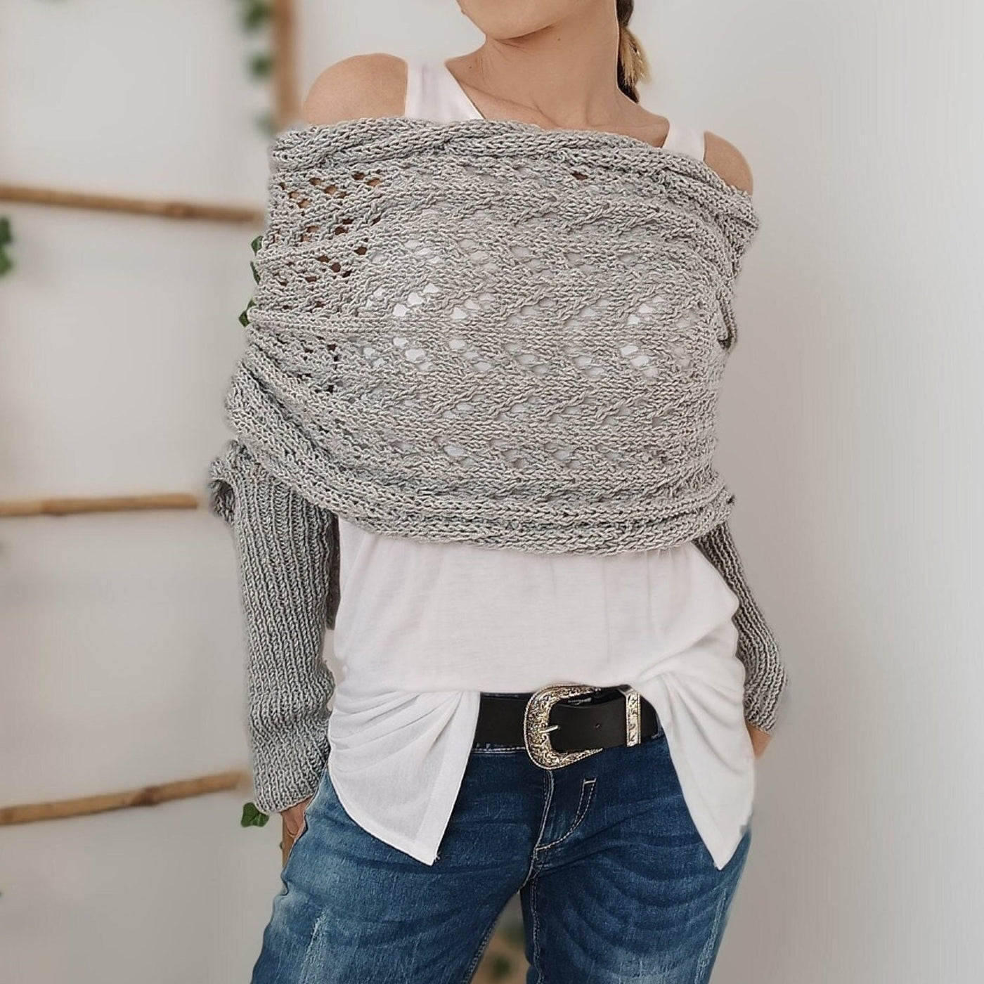 Fia - Warm scarf with ponytail sleeves