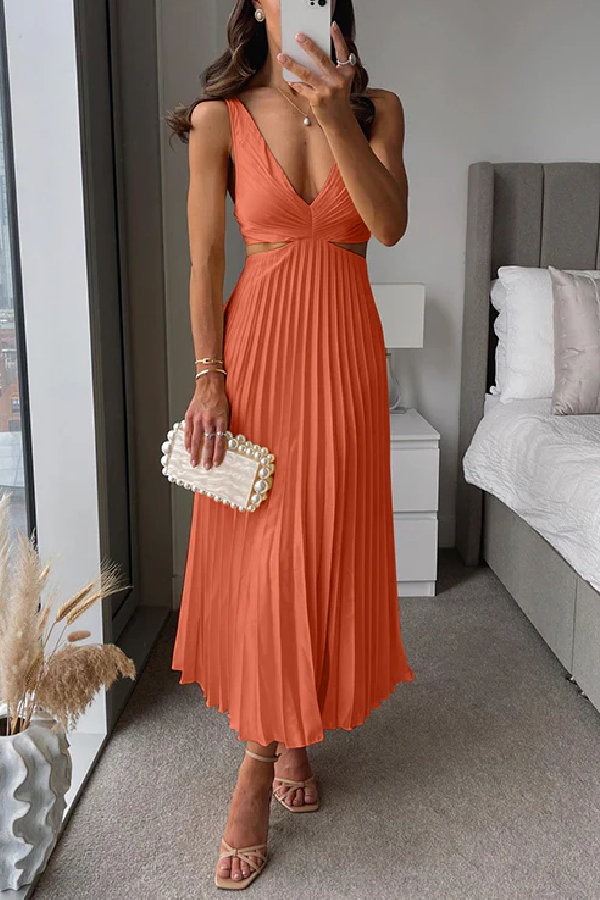 Sleeveless pleated maxi dress with a V-neckline and cut-out detail at the waist