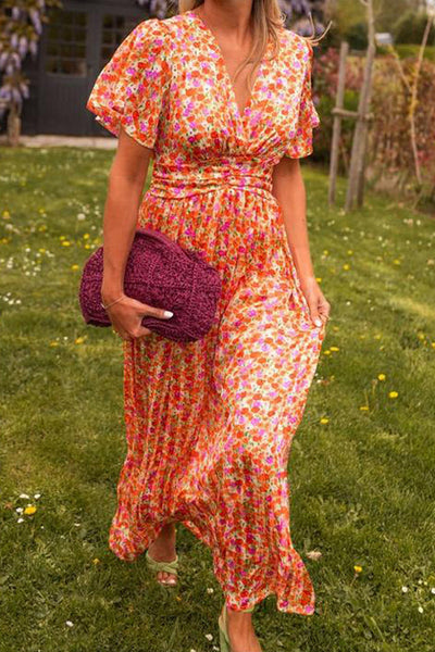 Elegant long dress with floral print and flowing design