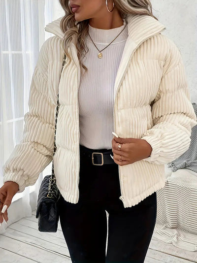 Women's short jacket with a high neck, casual and warm design, ideal for winter