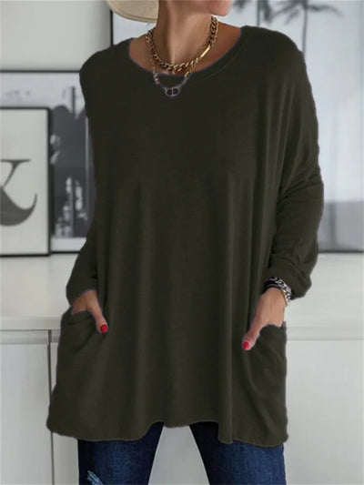 Comfortable women's T-shirt with pockets and a loose fit
