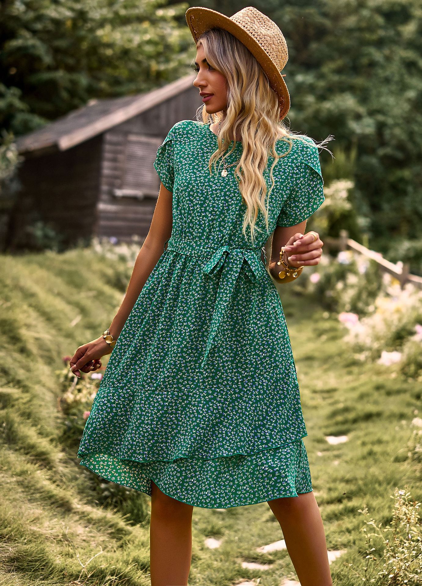 Women's mini dress with short sleeves and polka dot print, ideal for a casual look