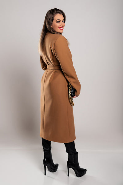 Elegant women's long coat with button closure and sophisticated design