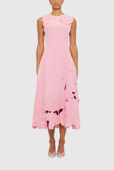 Sleeveless midi dress with elegant details and modern style