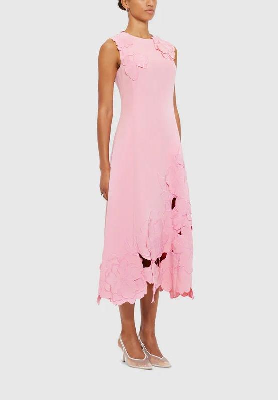 Sleeveless midi dress with elegant details and modern style