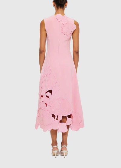 Sleeveless midi dress with elegant details and modern style