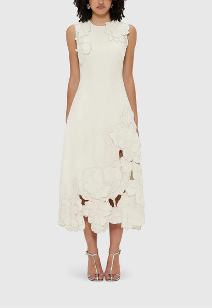 Sleeveless midi dress with elegant details and modern style