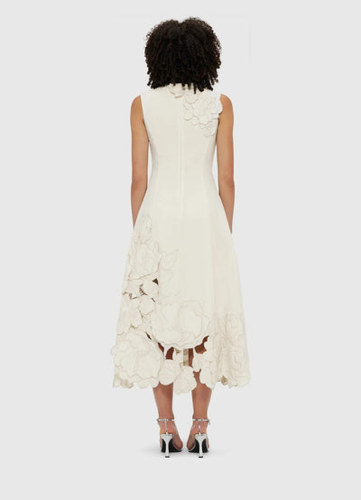 Sleeveless midi dress with elegant details and modern style