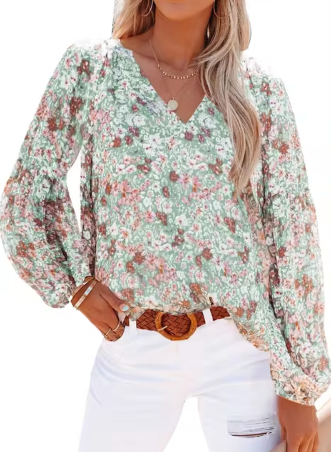 Lightweight blouse with floral print and elegant design