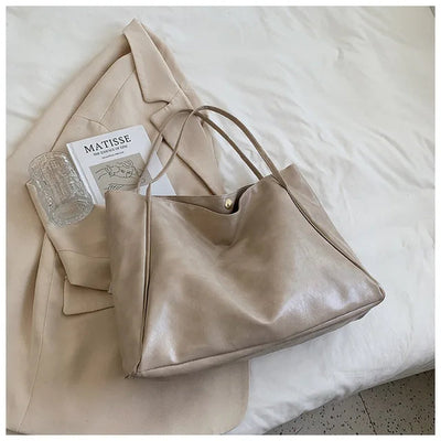 Elegant bag with sophisticated design for everyday use
