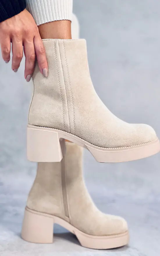 Beige ankle boots: The elegant accent for any outfit