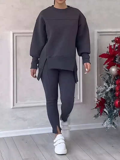 Lightweight and comfortable sweatshirt and leggings set for everyday wear