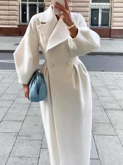 Subtle style with lantern sleeves and wide lapels