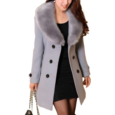 Warm and sophisticated women's coat with elegant collars