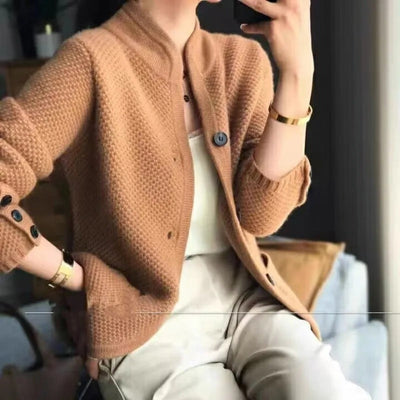 Women's warm sweater jacket: comfort and style in one