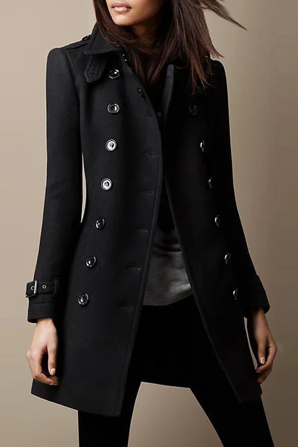 Lightweight jacket with long sleeves and elegant buttons