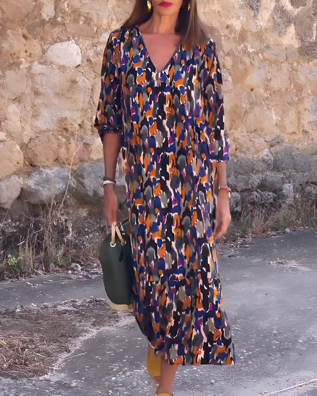 Midi dress with a V-neck and elegant retro print