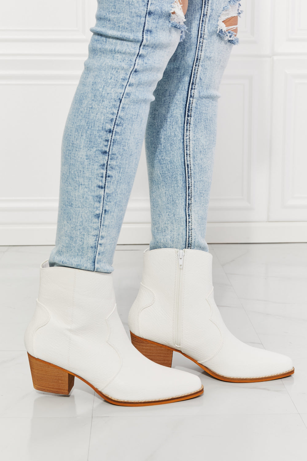 Classic White Faux Leather Western Boots - Jazzy Shoes