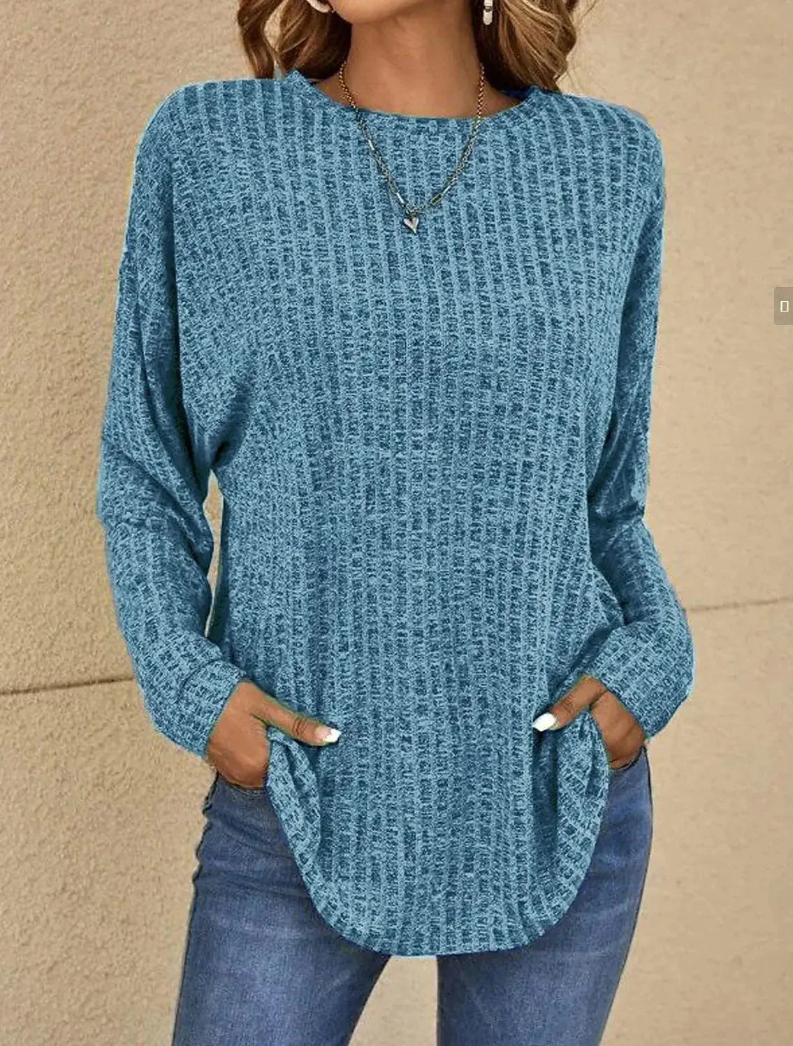 Luxurious blouse with a shiny touch