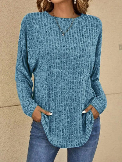 Luxurious blouse with a shiny touch