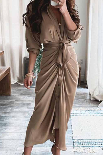 Linda Dress - V-Neckline with Elegant Print