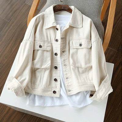 Ultra-modern jacket with large pockets and buttons