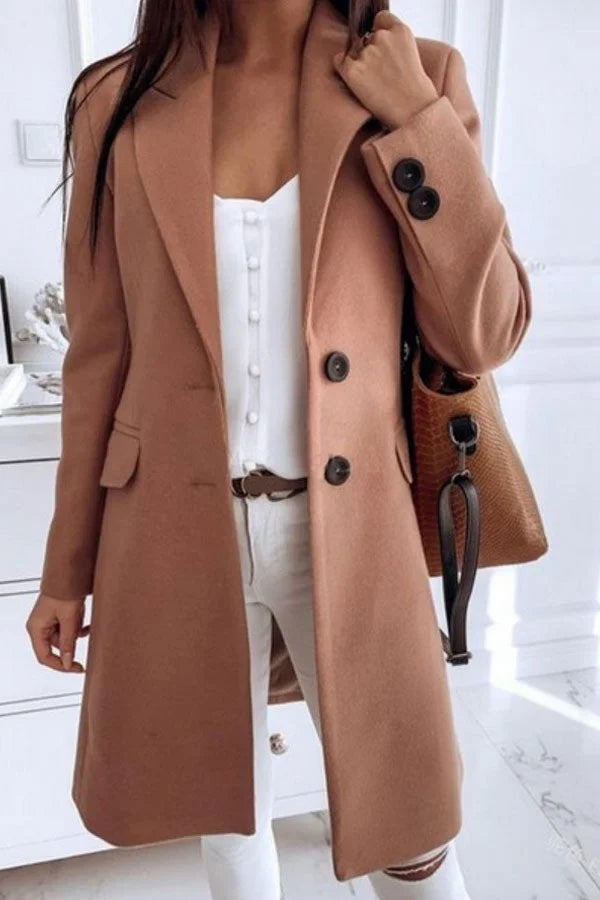 Elegant straight coat with notch lapel