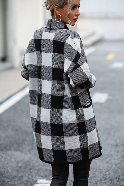 Plaid raglan cardigan: comfort and style with pockets