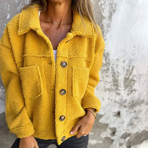 Women's short jacket with lapels in a modern and cozy style