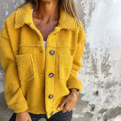 Women's short jacket with lapels in a modern and cozy style