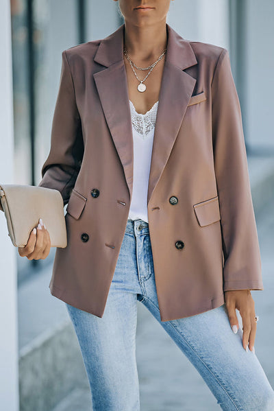 Versatile brown double-breasted coat with pockets for any season