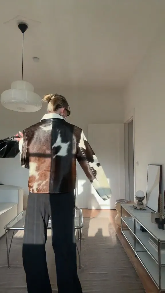 Jacket with collar and button closure