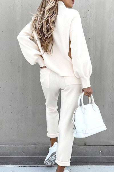 Elegant set with voluminous sleeves and high neck: comfort and elegance