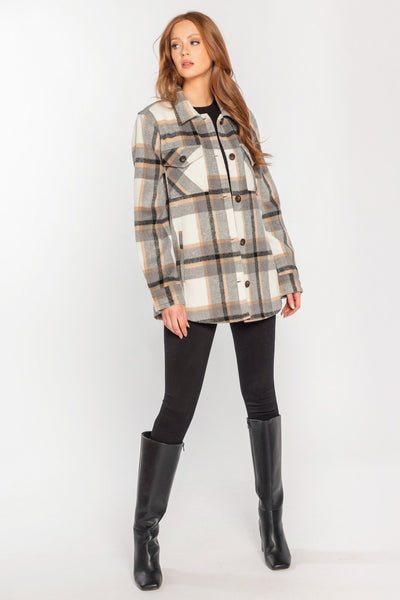 Checkered shirt jacket: comfort and style in one look