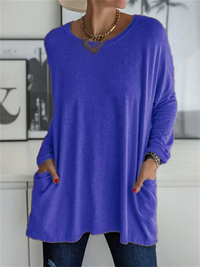 Comfortable women's T-shirt with pockets and a loose fit