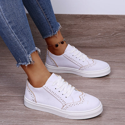 Elegant flat lace-up sneakers