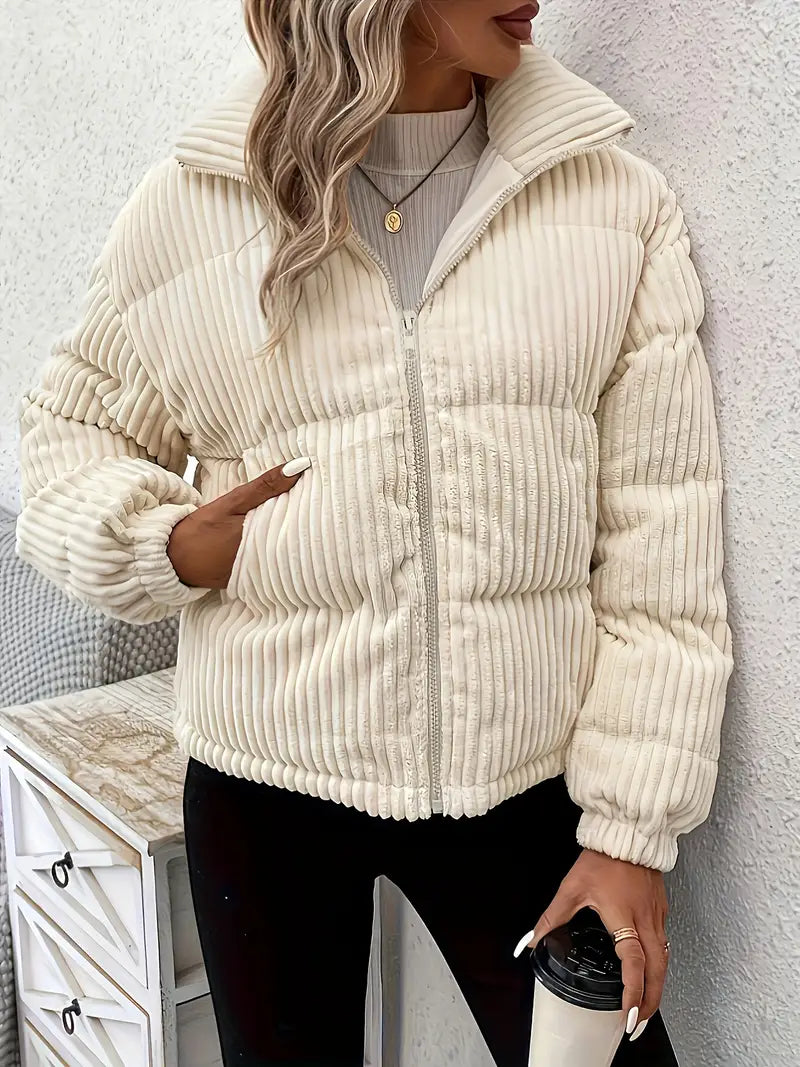 Women's short jacket with a high neck, casual and warm design, ideal for winter