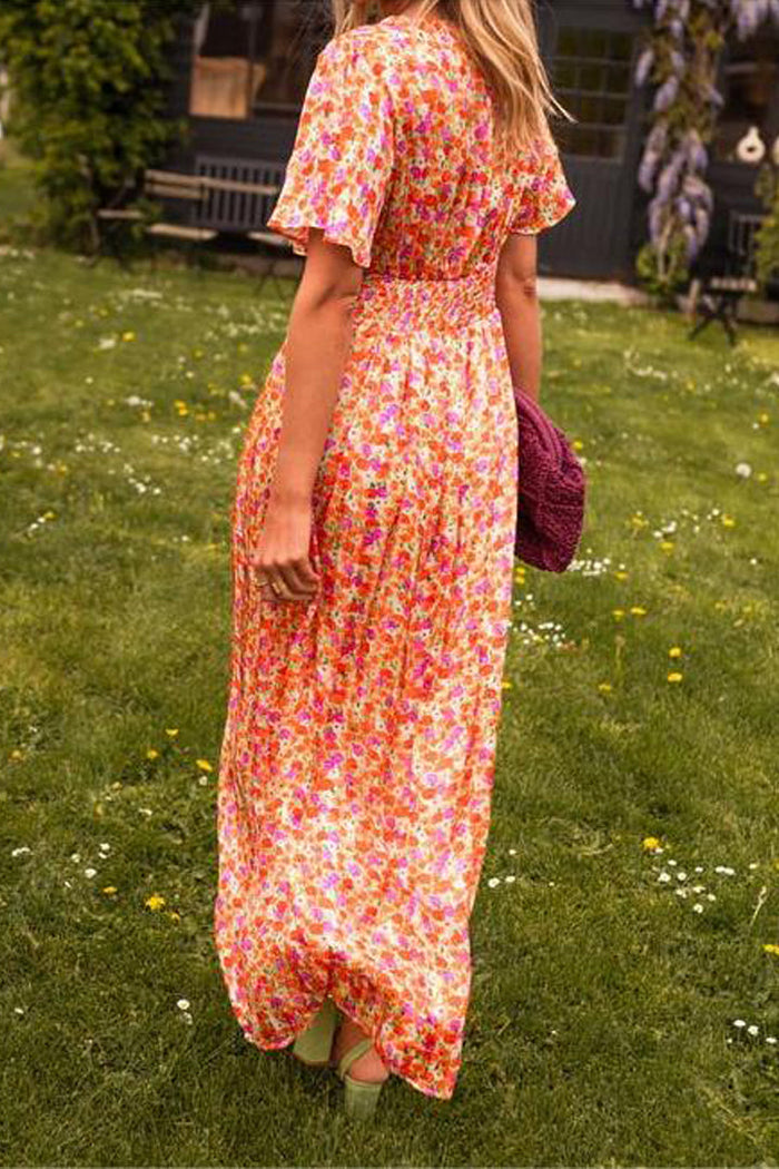 Elegant long dress with floral print and flowing design