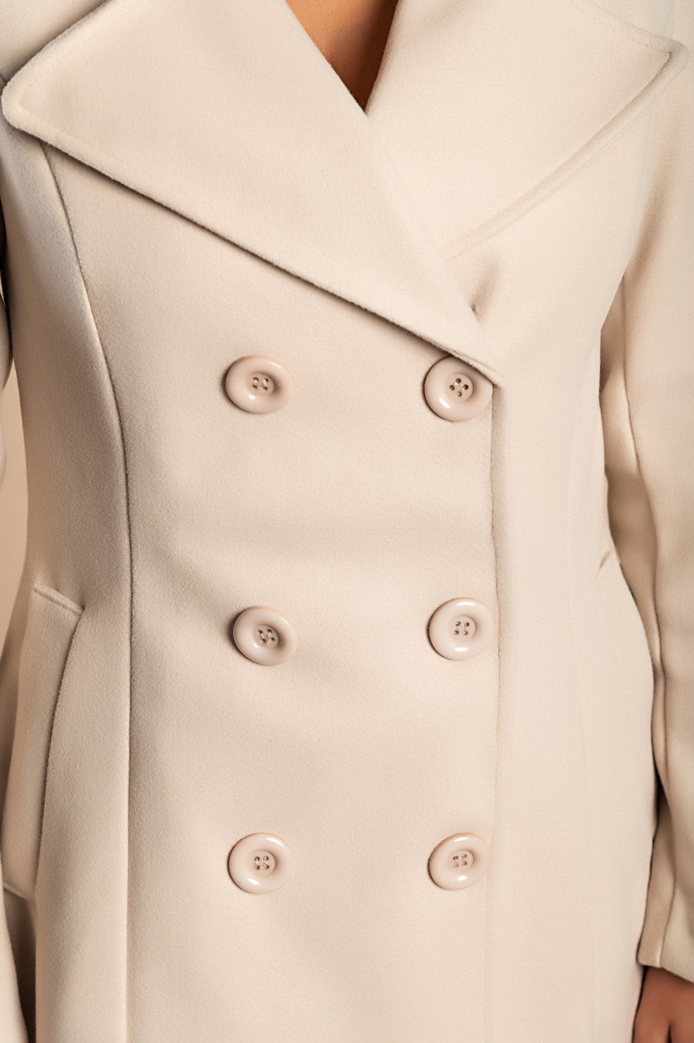 Sophisticated women's coat with elegant button details