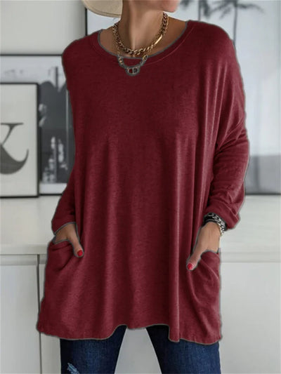 Comfortable women's T-shirt with pockets and a loose fit