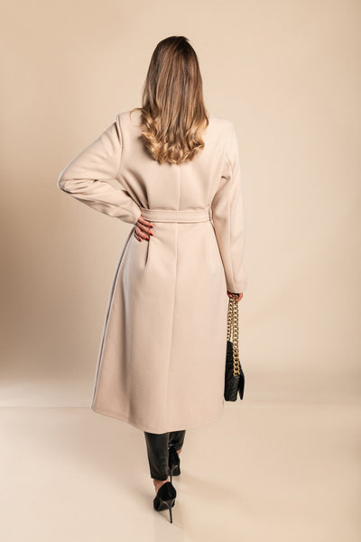 Elegant women's long coat with button closure and sophisticated design