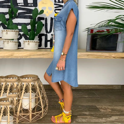 Evelyn - Sleeveless button-front mini dress in washed denim