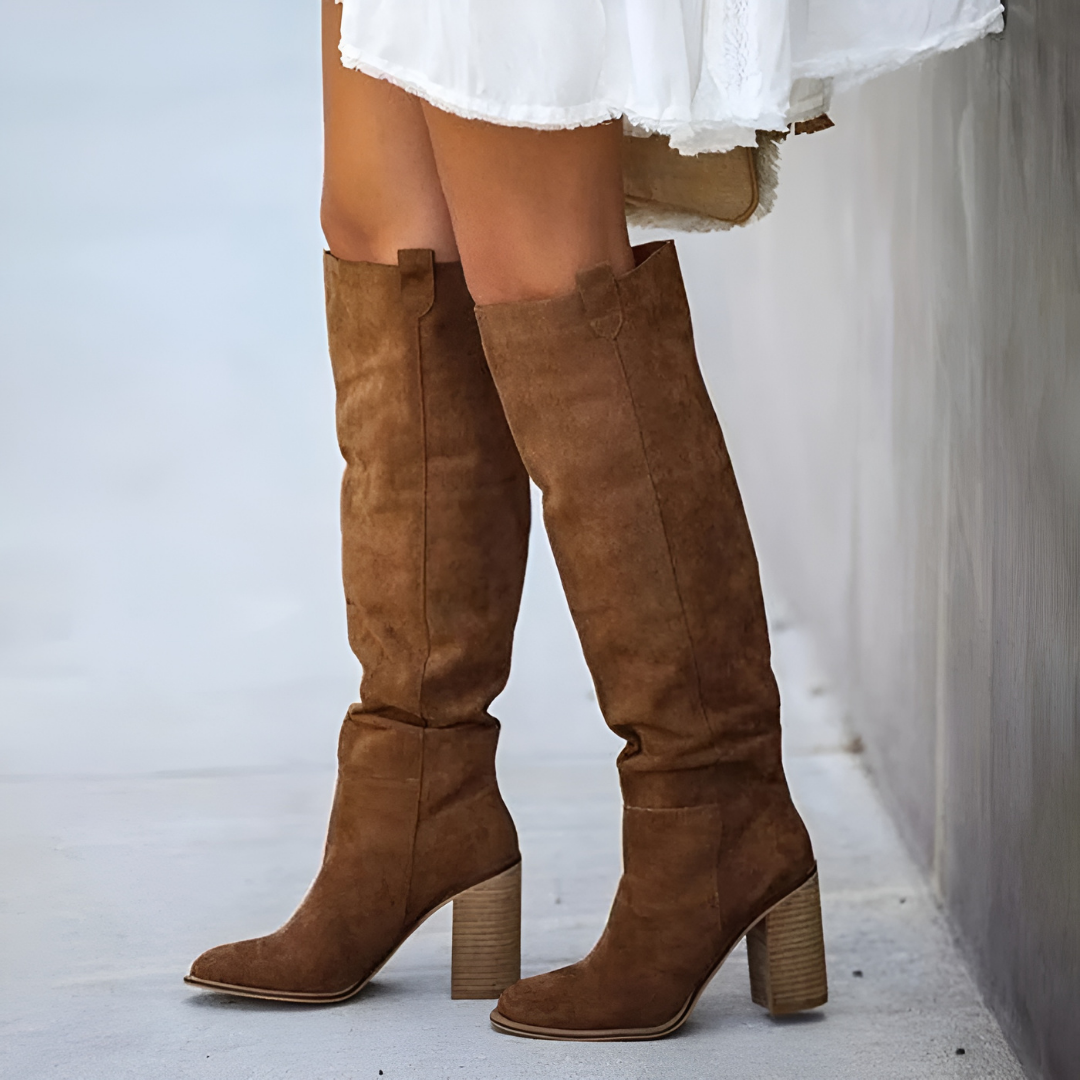 Classic high boots with a wide heel for women, ideal for any occasion