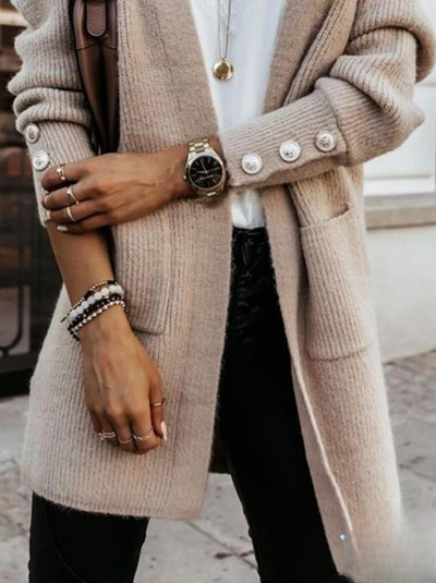 Casual knit cardigan with a cozy silhouette