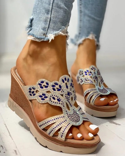 Gianna - Elegant studded platform wedge sandals - Perfect for casual occasions