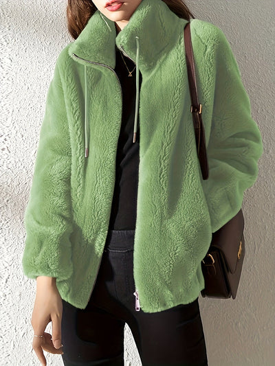Warm teddy coat with long sleeves and zipper: comfort and convenience