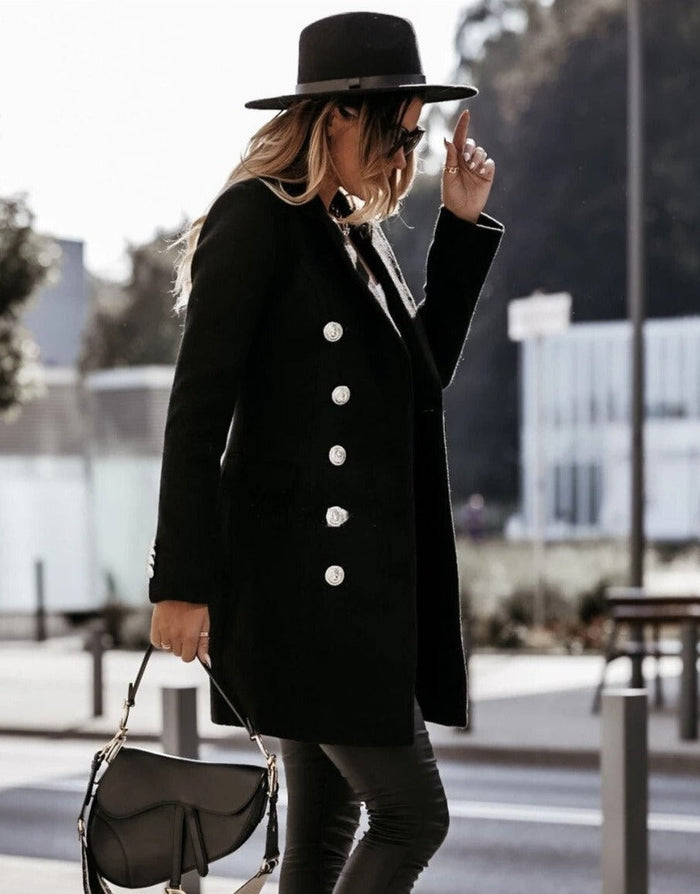 Elegant coat with lapels and button closure for everyday wear