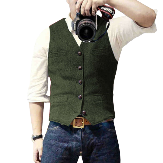 Elegant cardigan with buttons and pockets