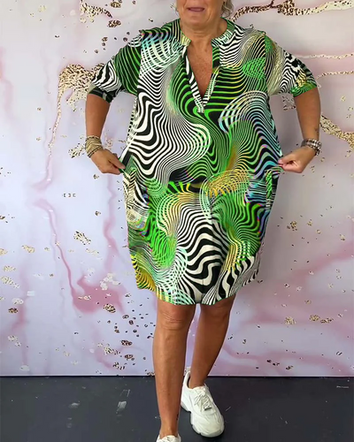 Modern dress with a V-neckline and knee-length cut, ideal for everyday use